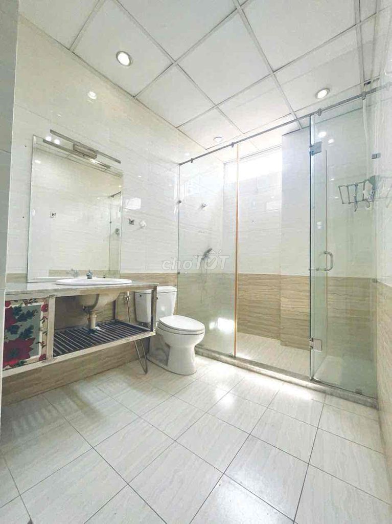 Hot apartment 2 bedroom full area Nguyễn Văn Cừ district 1