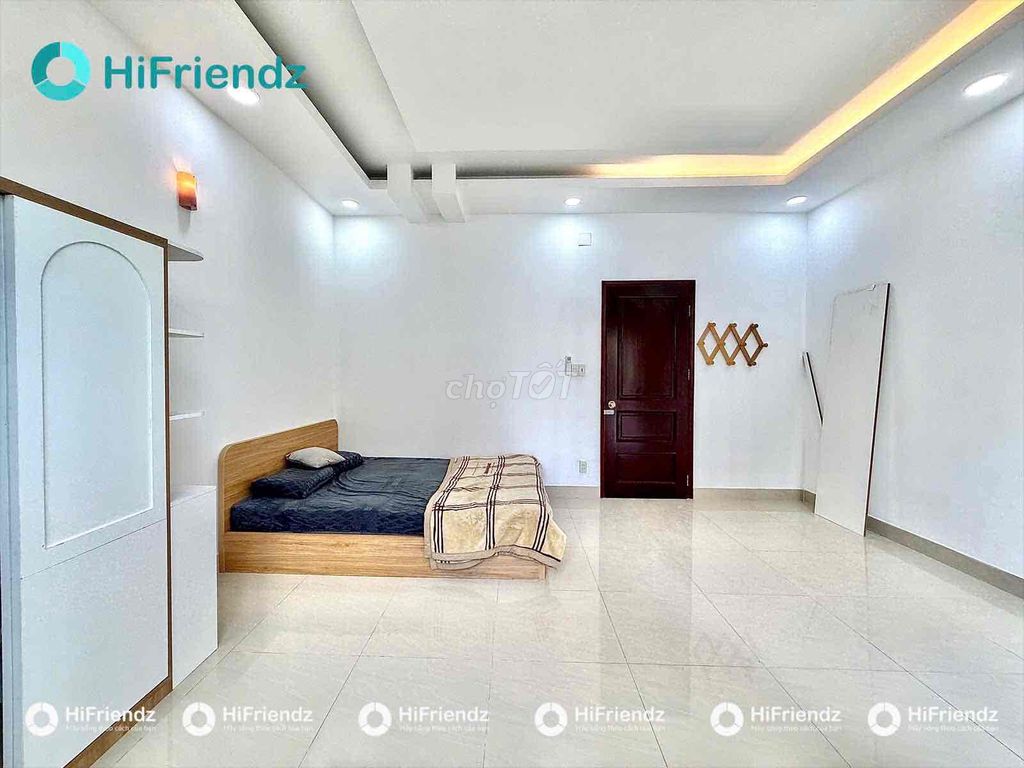 Rent a 40-foot-wide balcony bedroom in Âu Cơ.