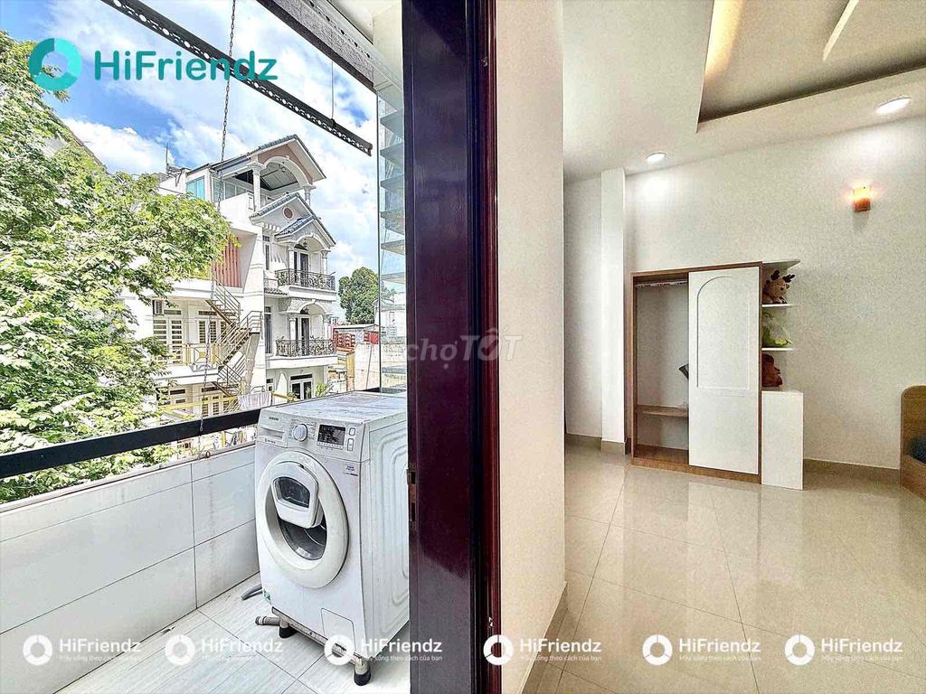 Rent a 40-foot-wide balcony bedroom in Âu Cơ.
