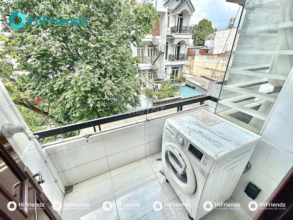 Rent a 40-foot-wide balcony bedroom in Âu Cơ.