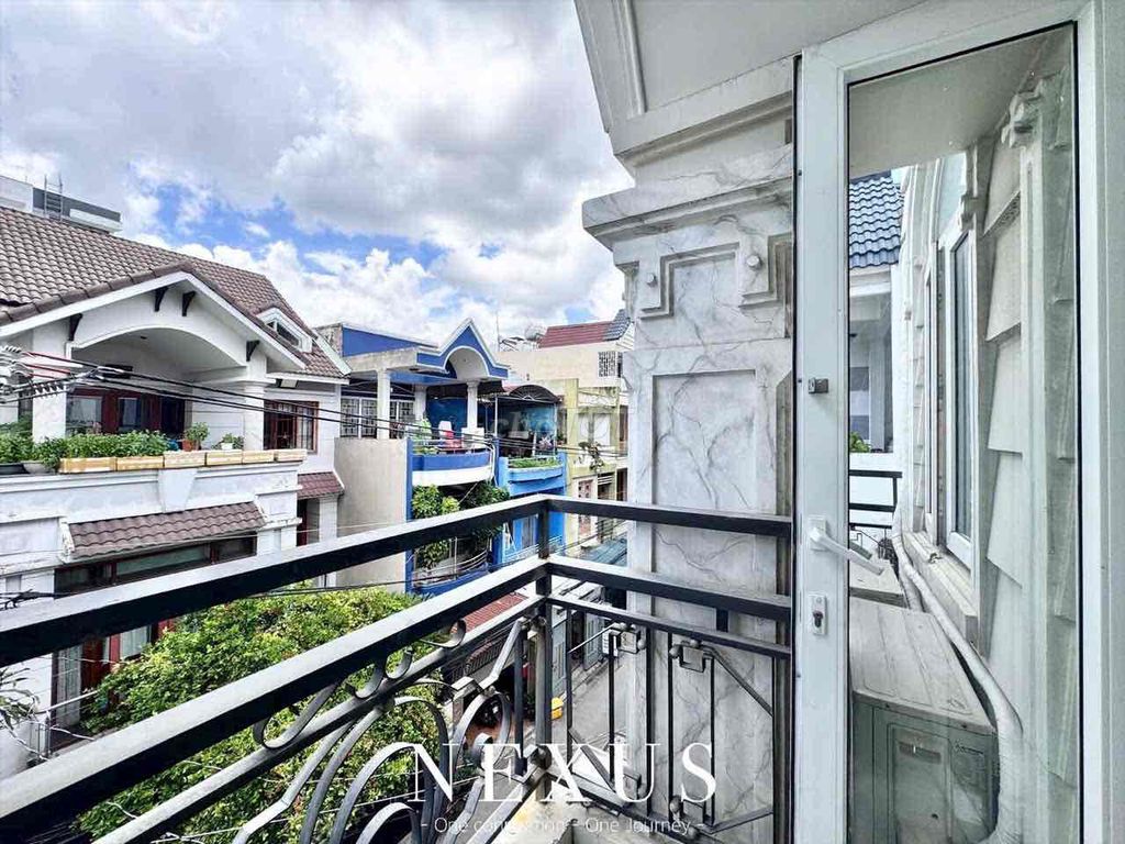Rent two new balcony bedrooms near Art Phan Huy Ích.