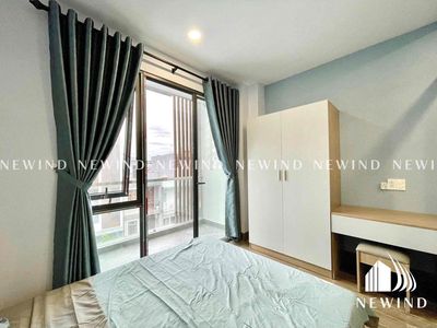 Rent the apartment one bedroom/studio full of balconies in the center of the 7th.