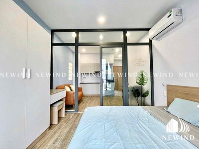 Rent the apartment one bedroom/studio full of balconies in the center of the 7th.