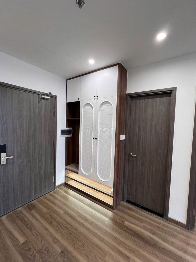 Rent the two bedrooms full of beautiful furniture, Beverly living room wooden floors
