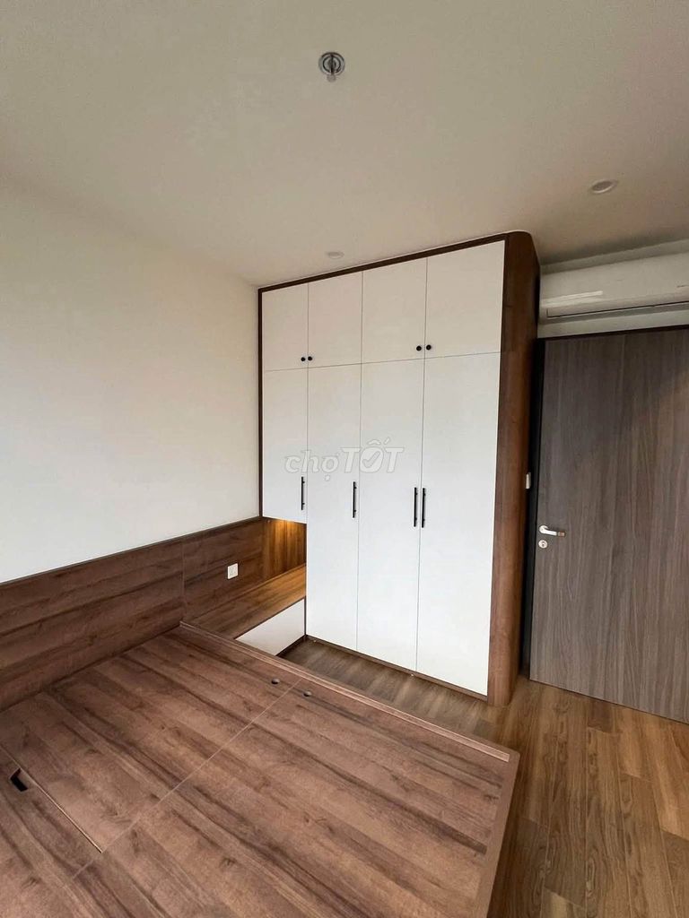 Rent the two bedrooms full of beautiful furniture, Beverly living room wooden floors