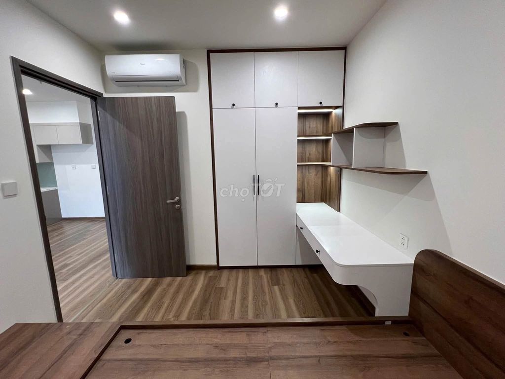 Rent the two bedrooms full of beautiful furniture, Beverly living room wooden floors