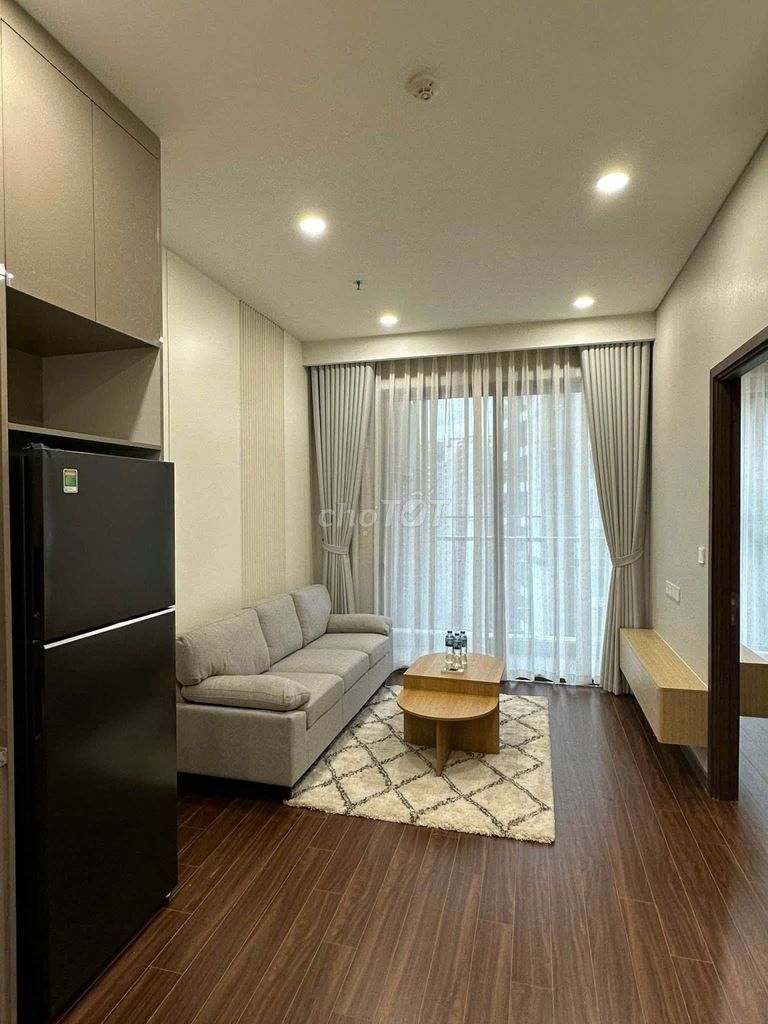 Rent an apartment. A Masteri Waterfront Ocean Park Bedroom full of 11 million.