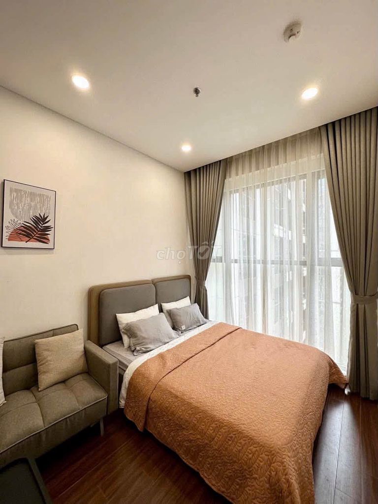 Rent studio Masteri full-time clothes 2.5 million a month.