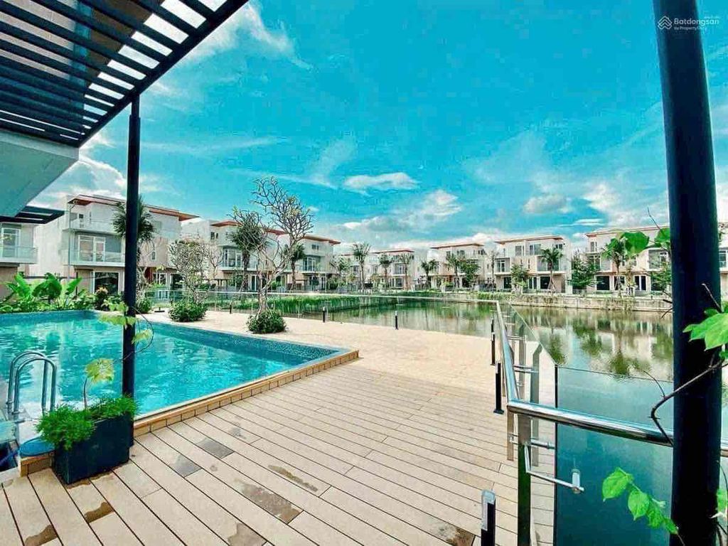 Rent US village District 9-- 4 million a month.