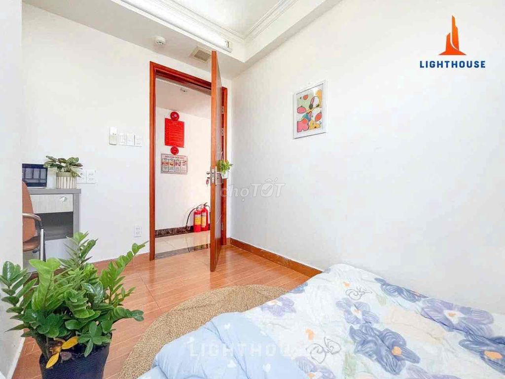 It's the owner of the studio's quick rent as the hvhk photo.