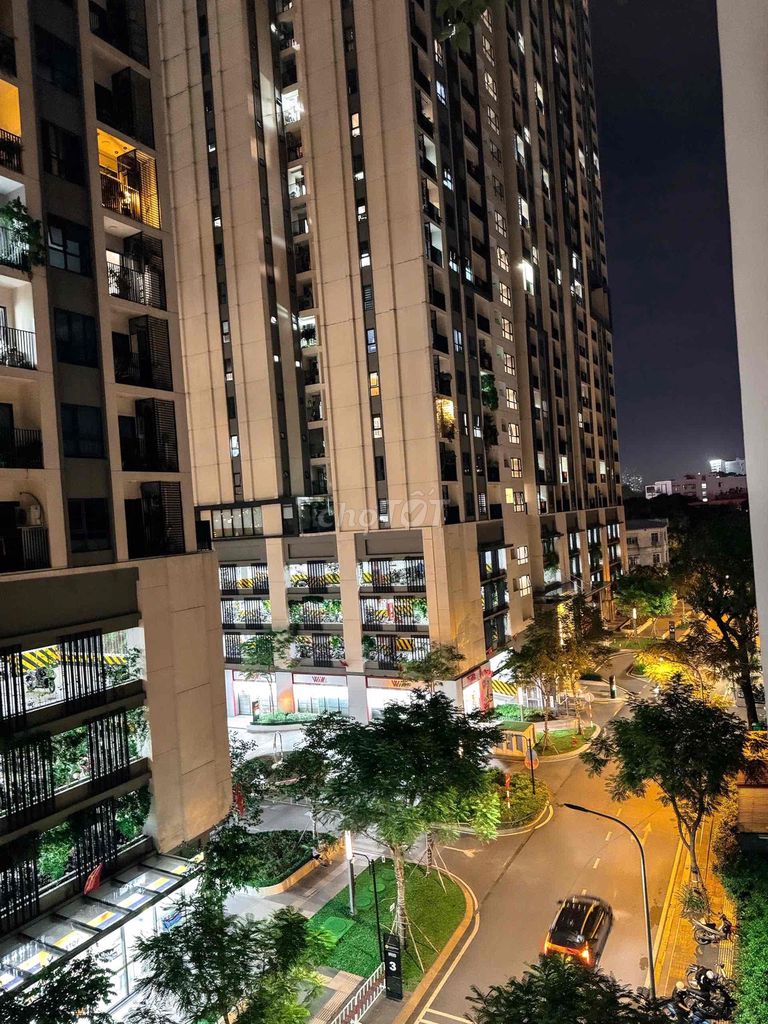 apartment 1 bedroom 35 M2 right in August -- near the capital, at an extremely convenient position!