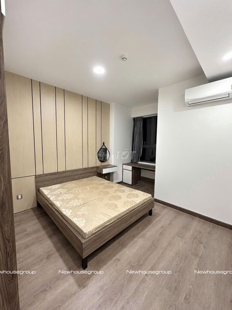 7th District Boulevard rents a bedroom. A nice high-rise bathroom.