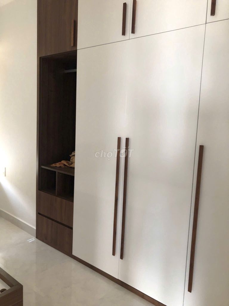 It's the owner who rents the silver and silver from the 10th-- the three full interior bedrooms.