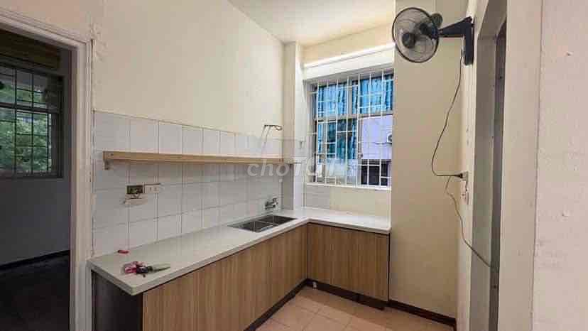 Two bedrooms open windows near the center.