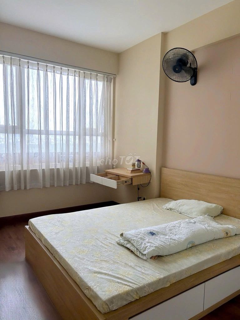 Rent Central Plaza - 73 meters, 2 bedrooms, 2 toilets, full interiors cost 14 million a month.