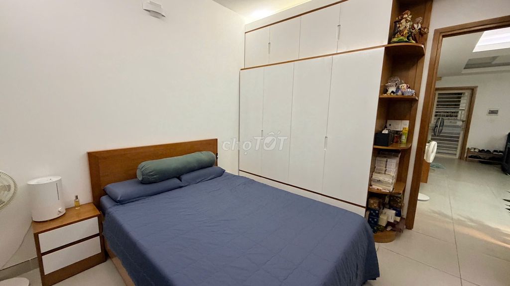 Need to rent apartment H2, two bedrooms, nice house, Full interior, now