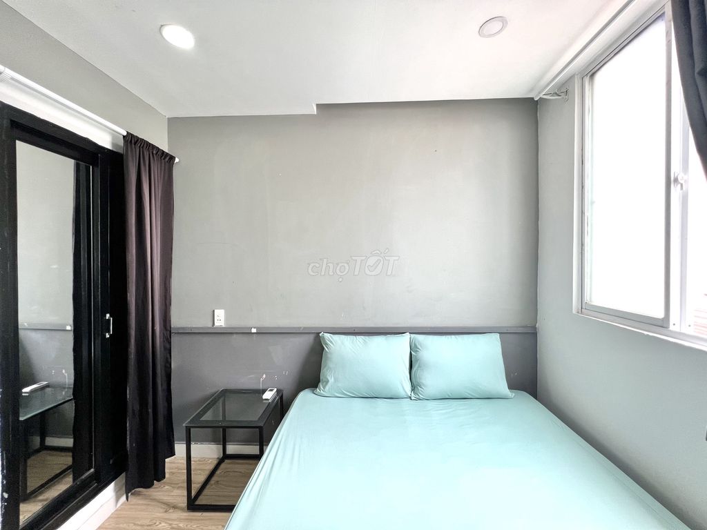 Two bedrooms, dry cleaners, six republics, bv from the top.