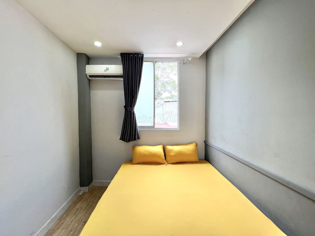 Two bedrooms, dry cleaners, six republics, bv from the top.
