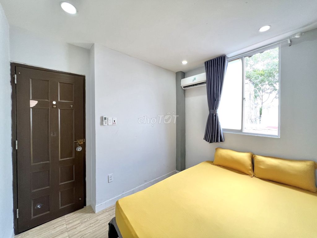 Two bedrooms, dry cleaners, six republics, bv from the top.