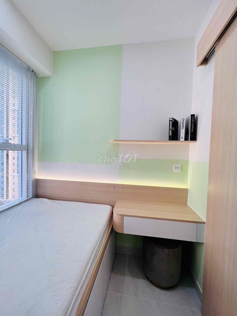54 meters2, two bedrooms. A toilet.