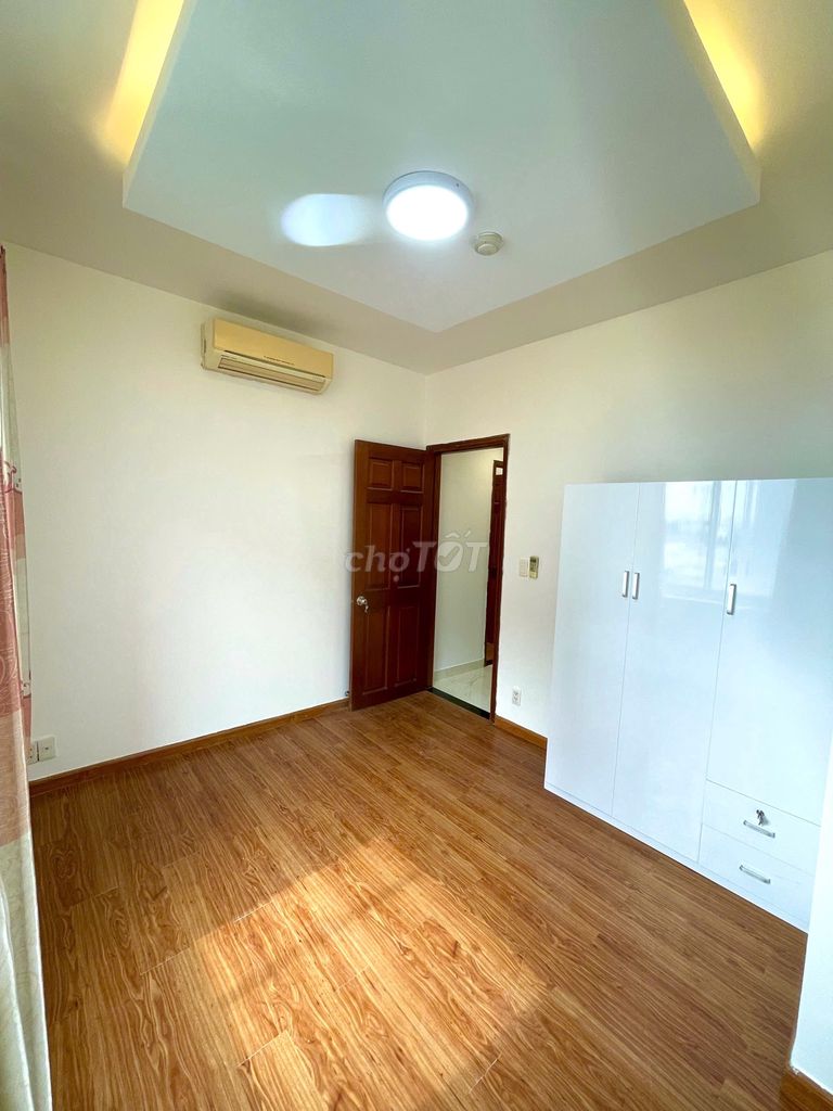 It's the owner of the apartment of the central plaza-- the top view, the new house.