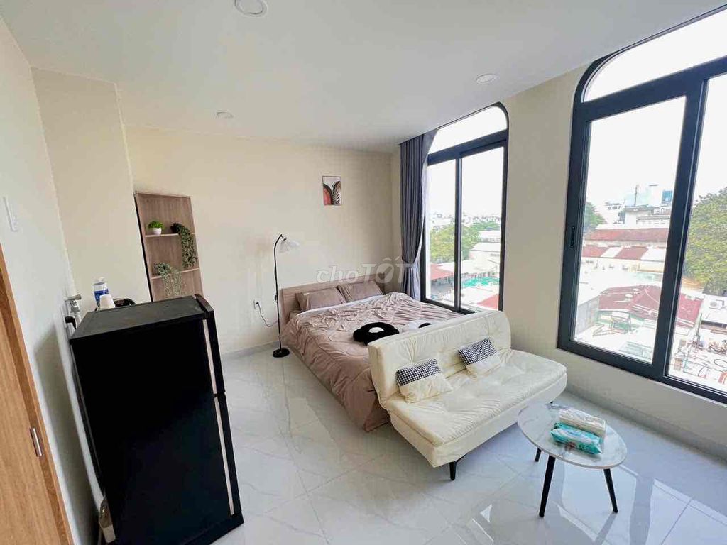 Open window apartment - private washing machine - near District 1