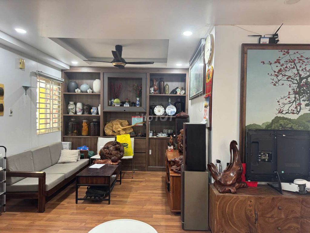 apartment 80 meters, two bedrooms, two toilets, nice interior, District 2, cheap.