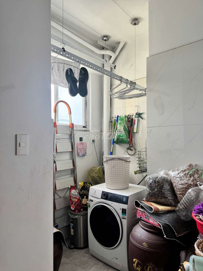 apartment 80 meters, two bedrooms, two toilets, nice interior, District 2, cheap.