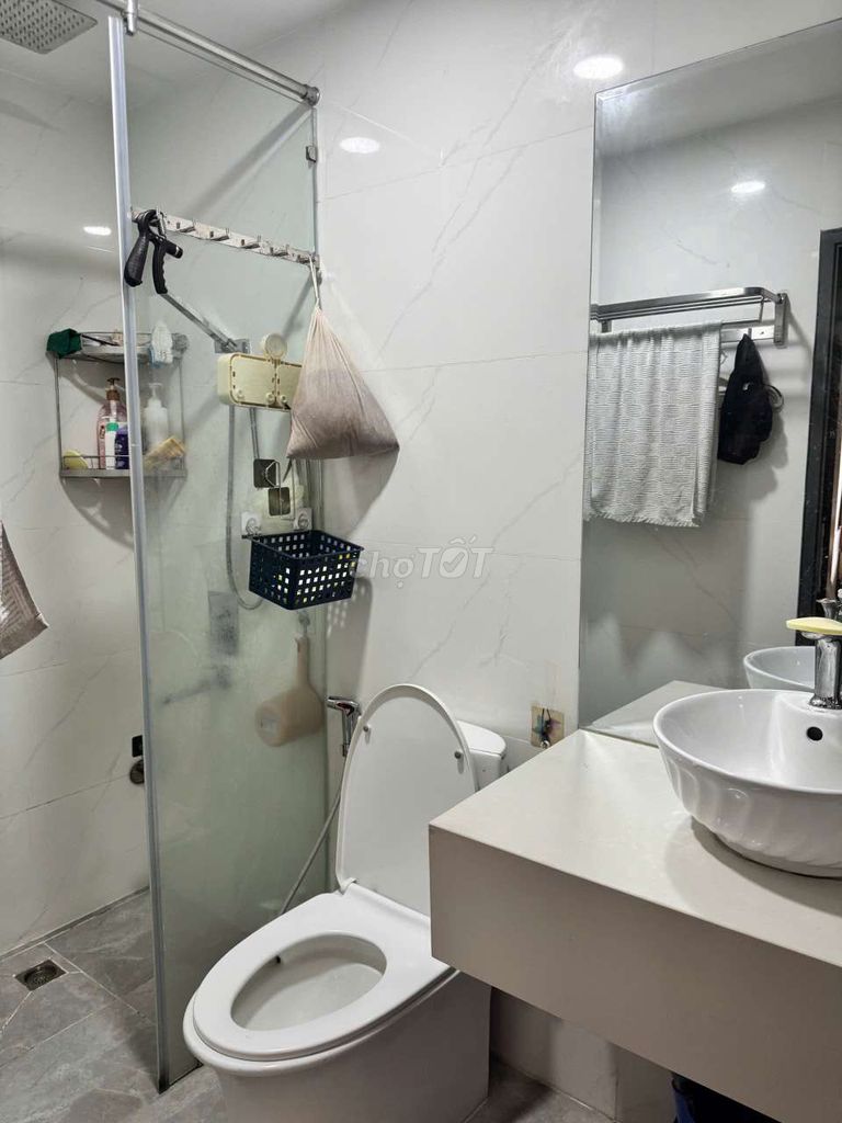 apartment 80 meters, two bedrooms, two toilets, nice interior, District 2, cheap.