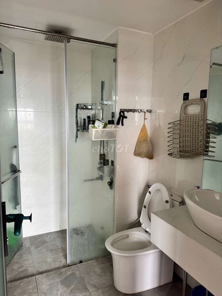 apartment 80 meters, two bedrooms, two toilets, nice interior, District 2, cheap.