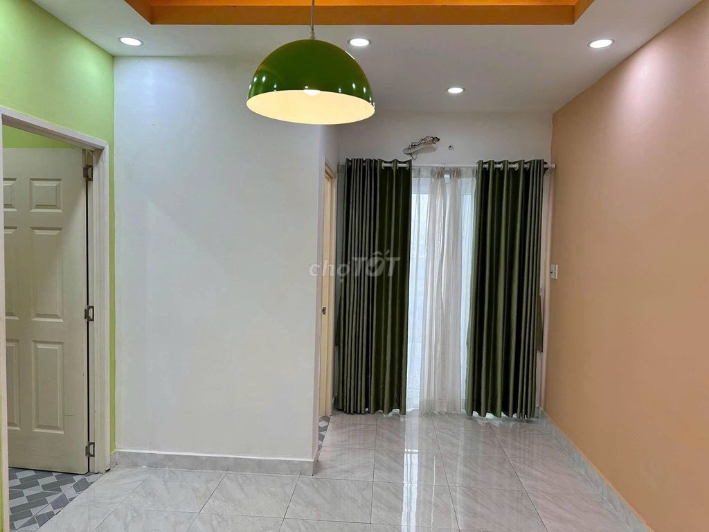Rent the City City apartment. Two rooms, empty houses.