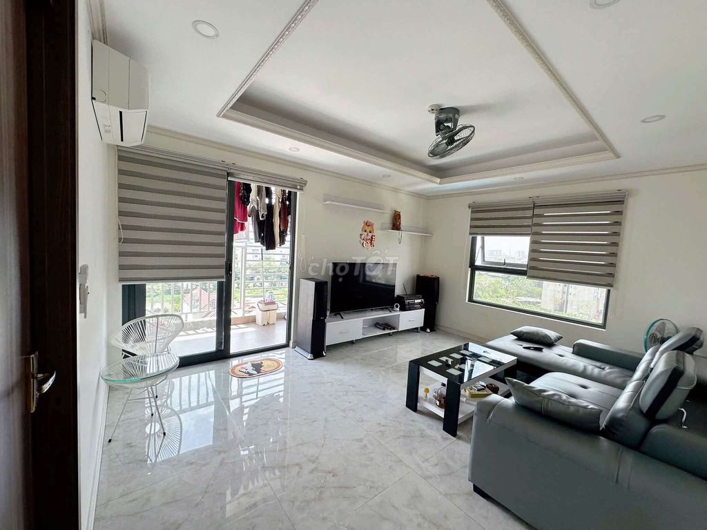 The three bedrooms are beautiful, 107 meters, full interior in homyland District 2.