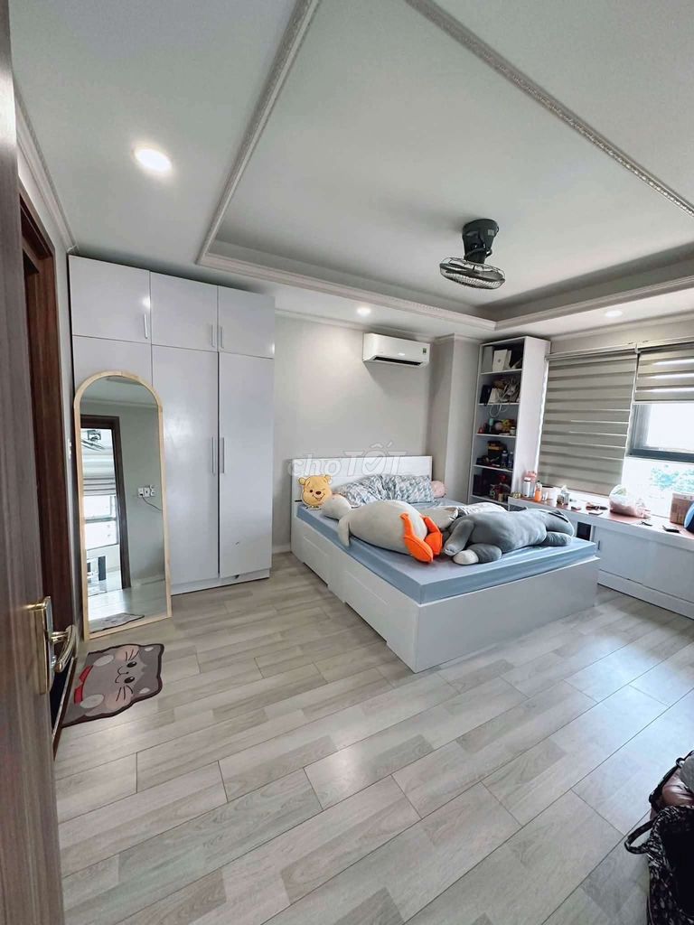 The three bedrooms are beautiful, 107 meters, full interior in homyland District 2.
