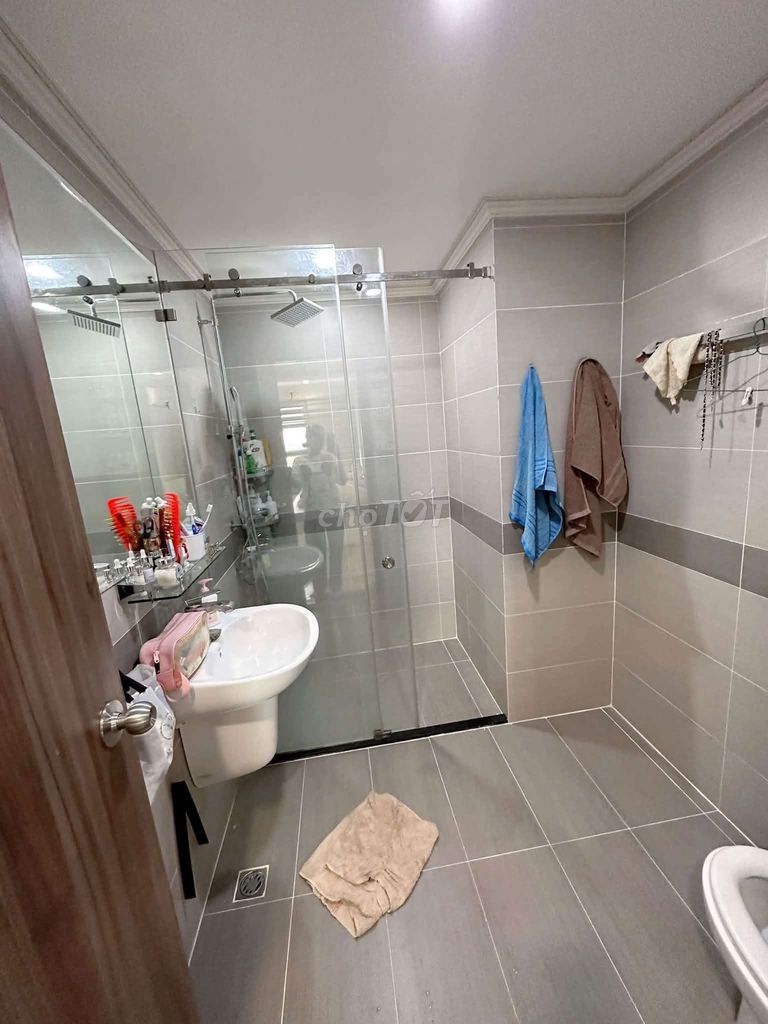 The three bedrooms are beautiful, 107 meters, full interior in homyland District 2.