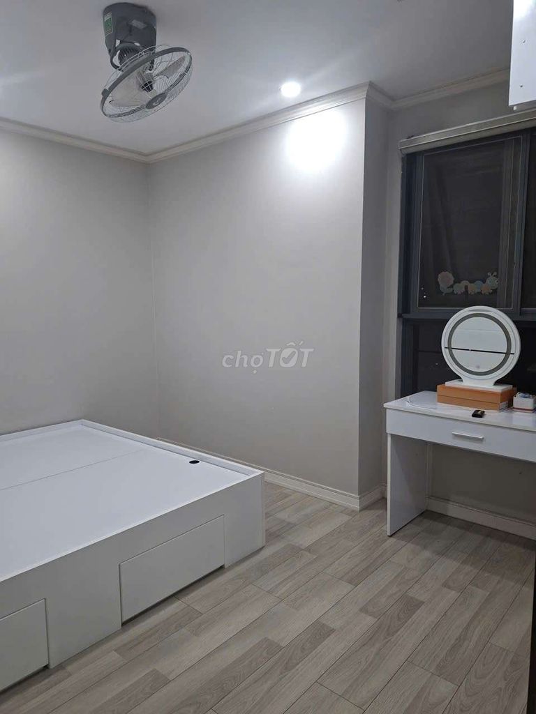 The three bedrooms are beautiful, 107 meters, full interior in homyland District 2.