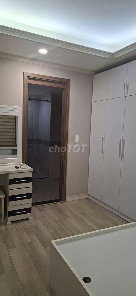 The three bedrooms are beautiful, 107 meters, full interior in homyland District 2.