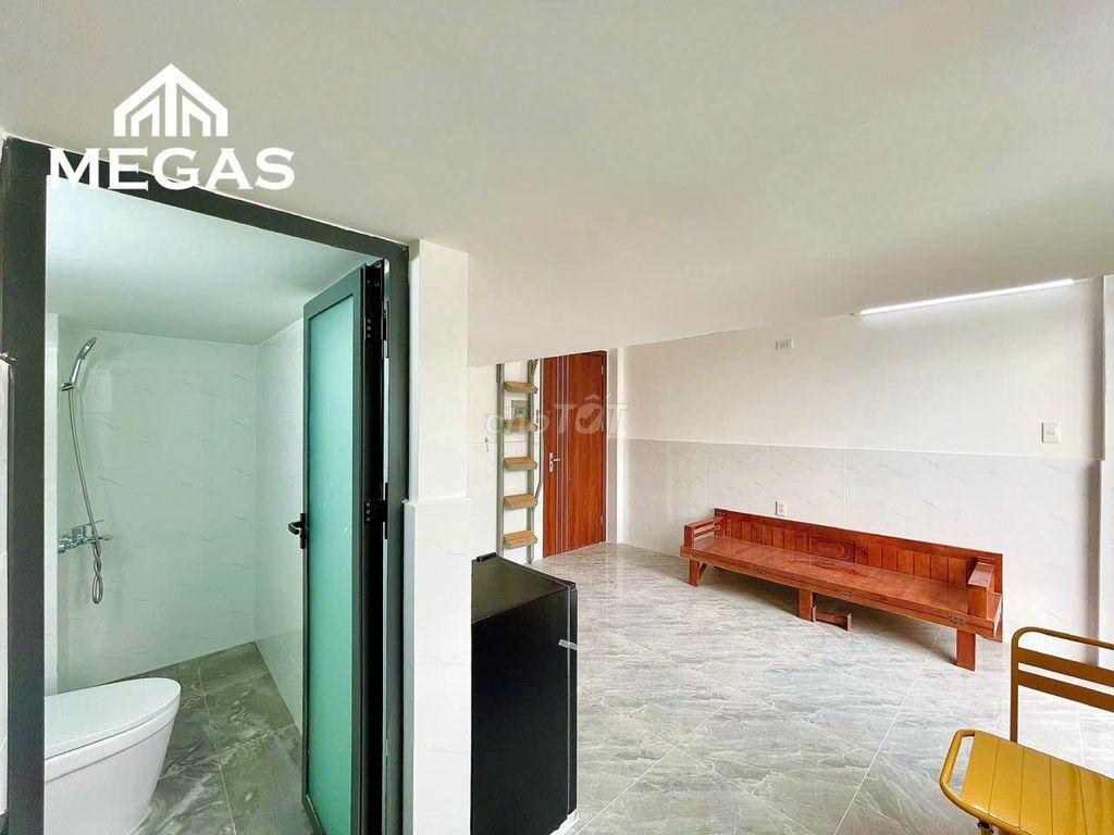 rent apartment full interior - sky window right over there - gloryome