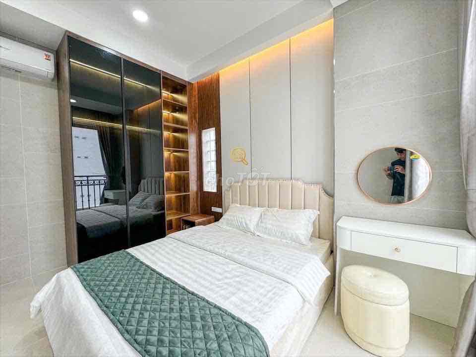 Rent the apartment. A perfect balcony. Right next to the tdtu rmit.