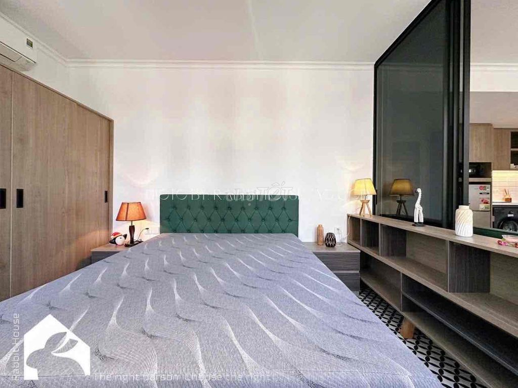 The 1st Bedroom Full 7xry, Võ Thị Sáu.