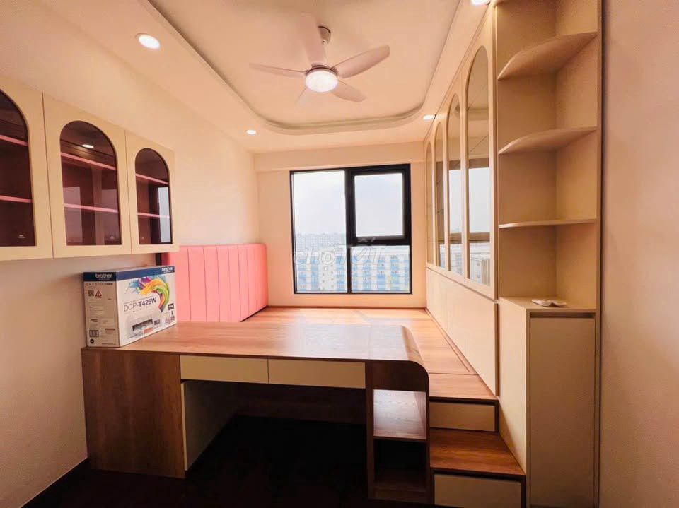 Rent Akari City 78 m2 bedroom 2 full-size pink window