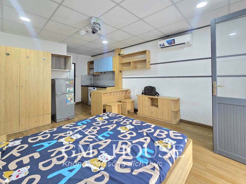 Rent the apartment 30 meters, balcony, private washing machine. Right here in D5.