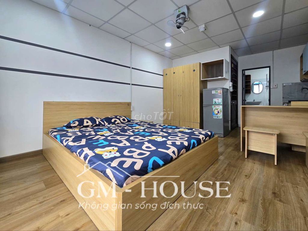 Rent the apartment 30 meters, balcony, private washing machine. Right here in D5.