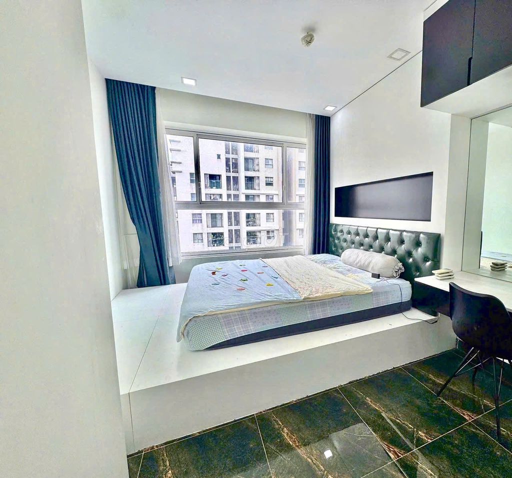 Sunrise Riverside 2 bedroom 71 M2, Pretty Full, upper floor