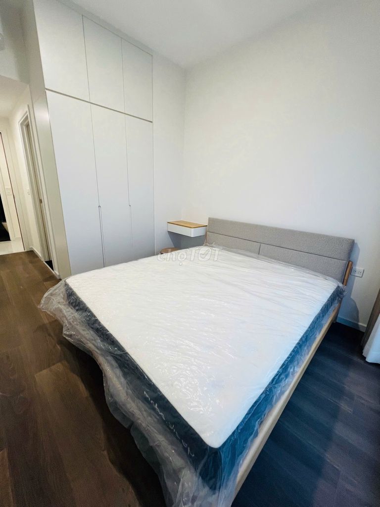 Rent two bedrooms. High-rise view. 20 million, clear.