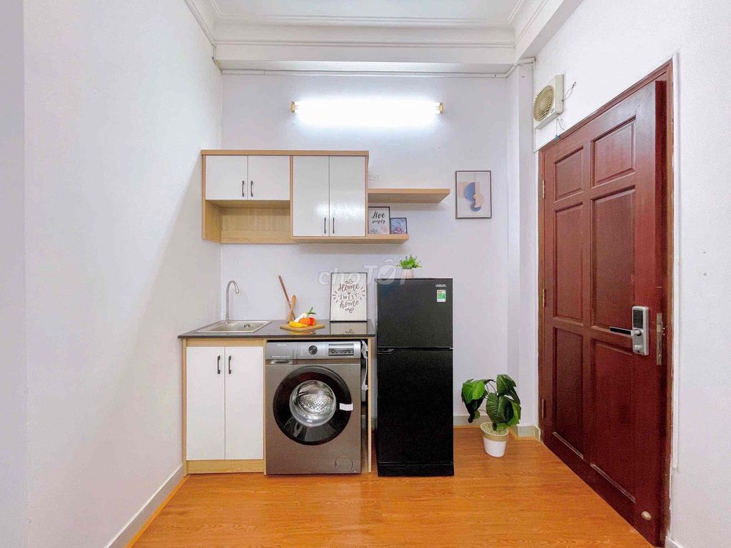 The full studio room is available - near the shower - 11th District, University vhu