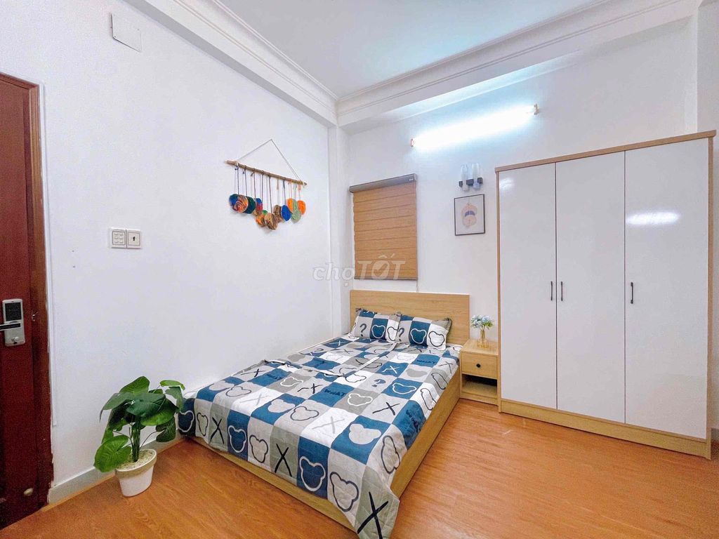The full studio room is available - near the shower - 11th District, University vhu