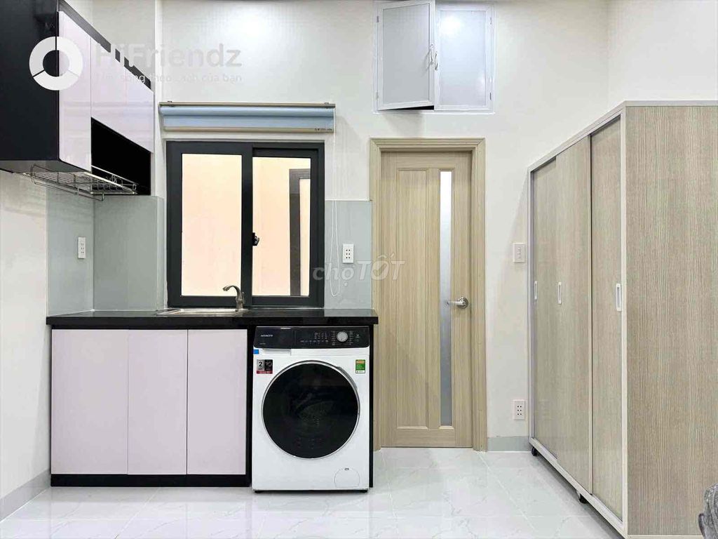 The new mini apartment has built a full top-level washing machine next to the Y-line.