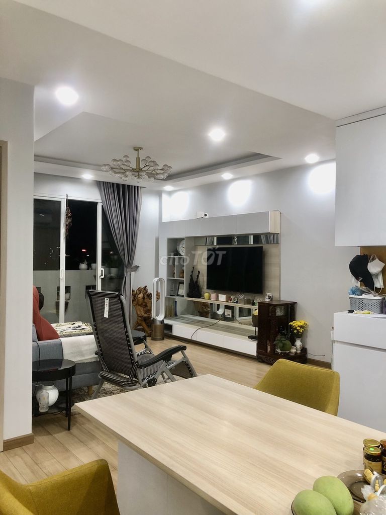 The owner rented the apartment 590 August -- 35 M2 1 bedroom, 7.5 million a month.