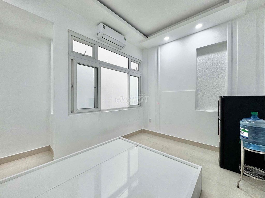 The full mini apartment of new government electronics right here in megaton District 6.