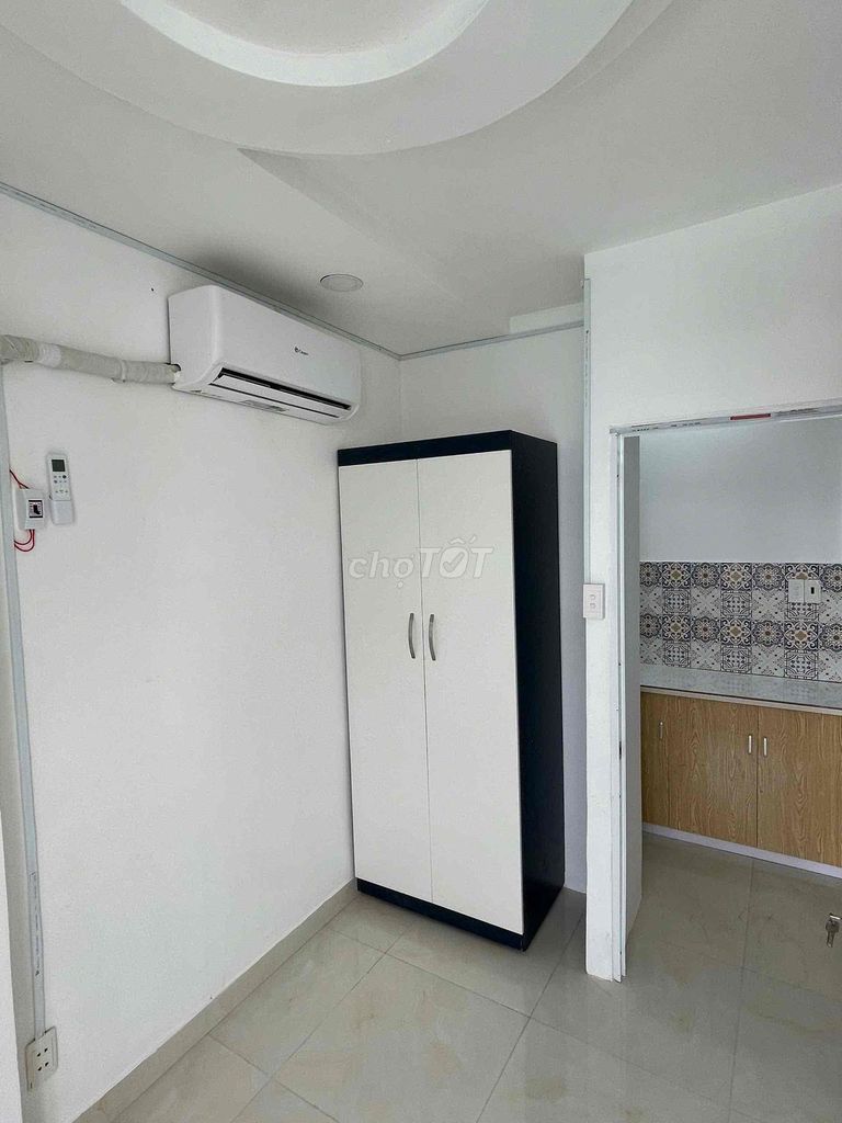 Rent two super cheap window bedrooms right at Thích Quảng Đức.